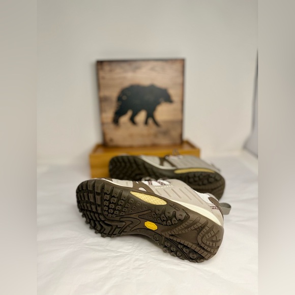 🌼MERRELL pre-owned women’s hiking shoes. Size 8. WHIKING08. - Picture 5 of 5